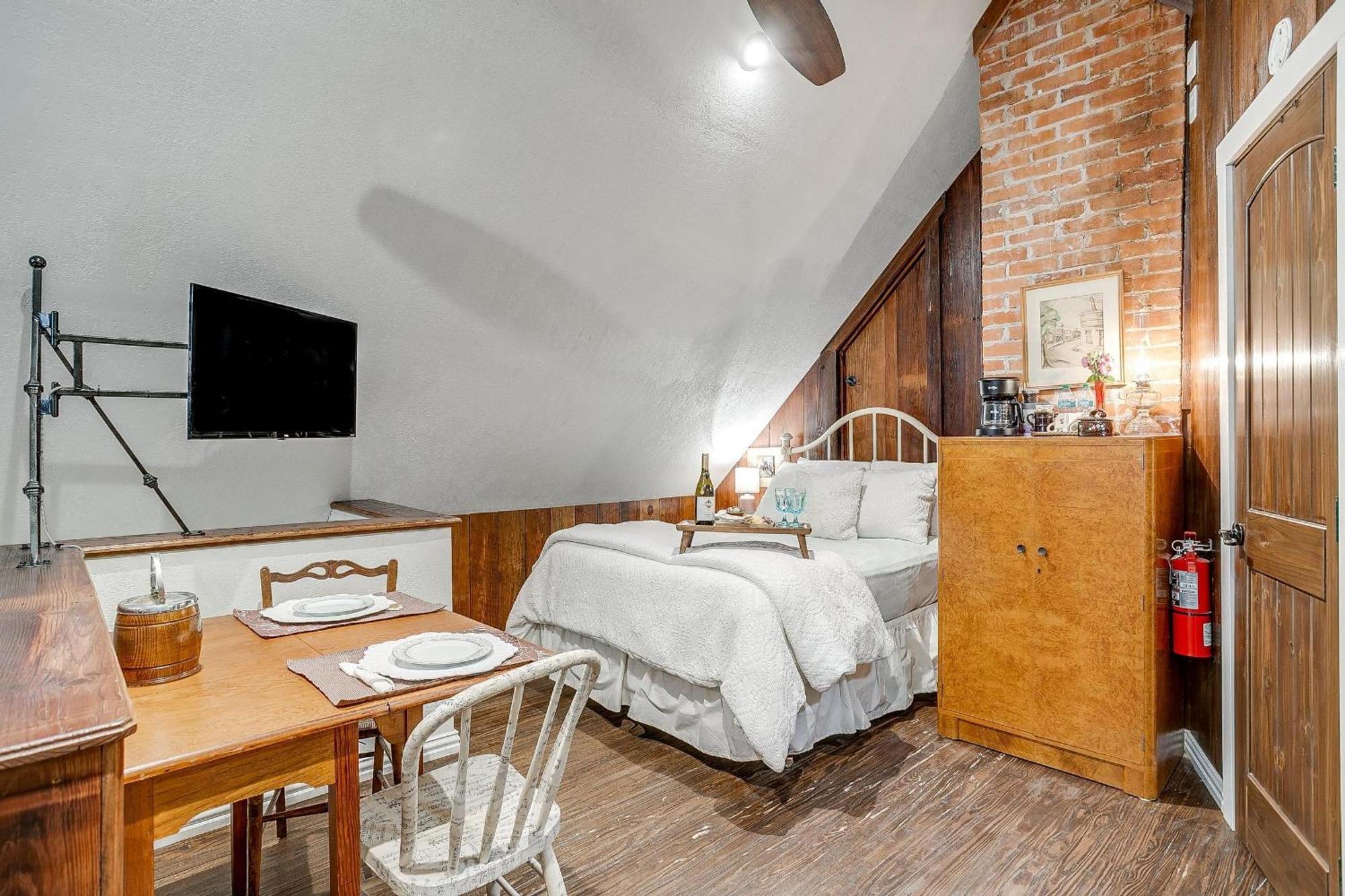The Gallery House Boutique Hotel Стивенвилл Экстерьер фото