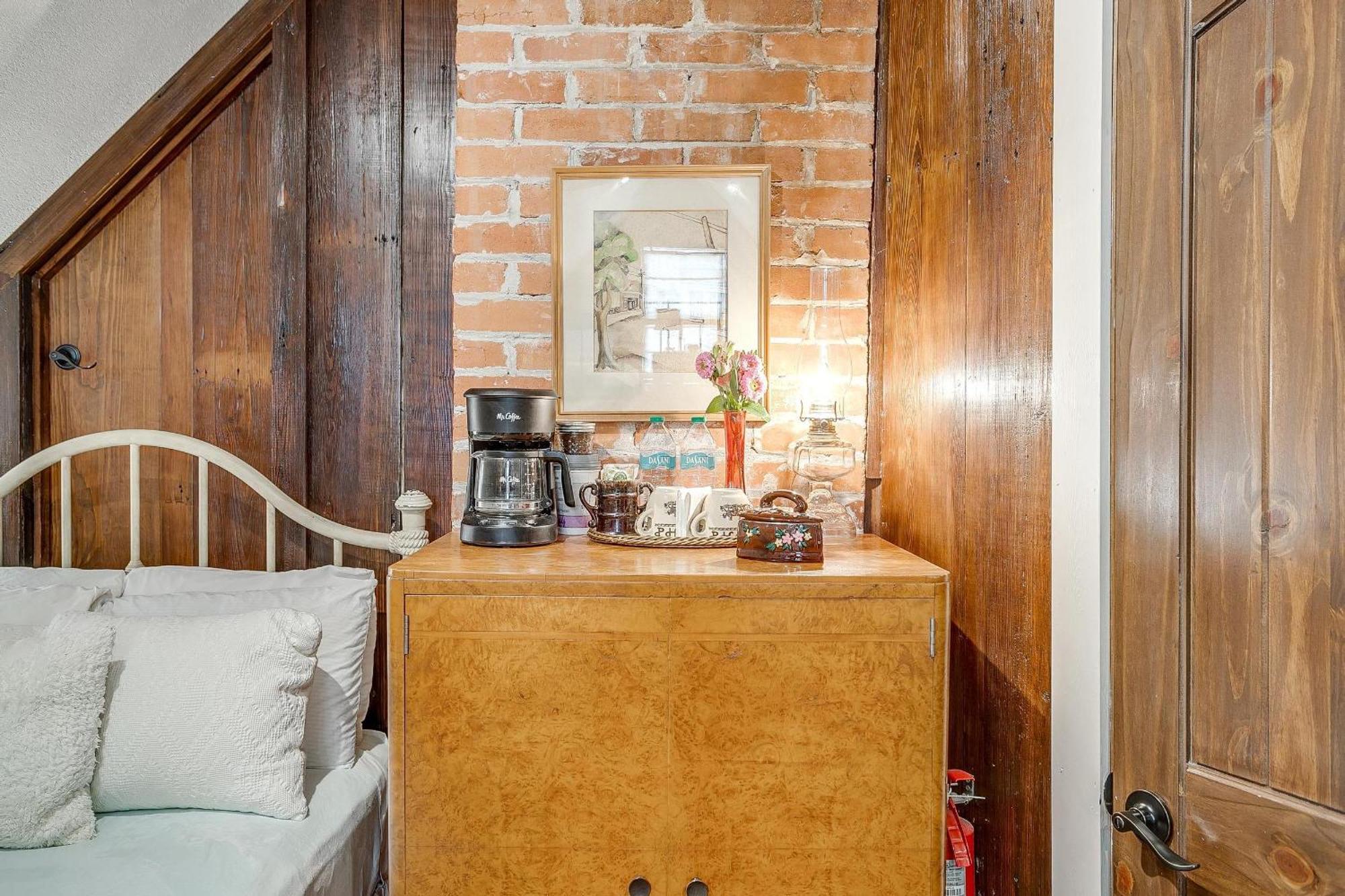 The Gallery House Boutique Hotel Стивенвилл Экстерьер фото