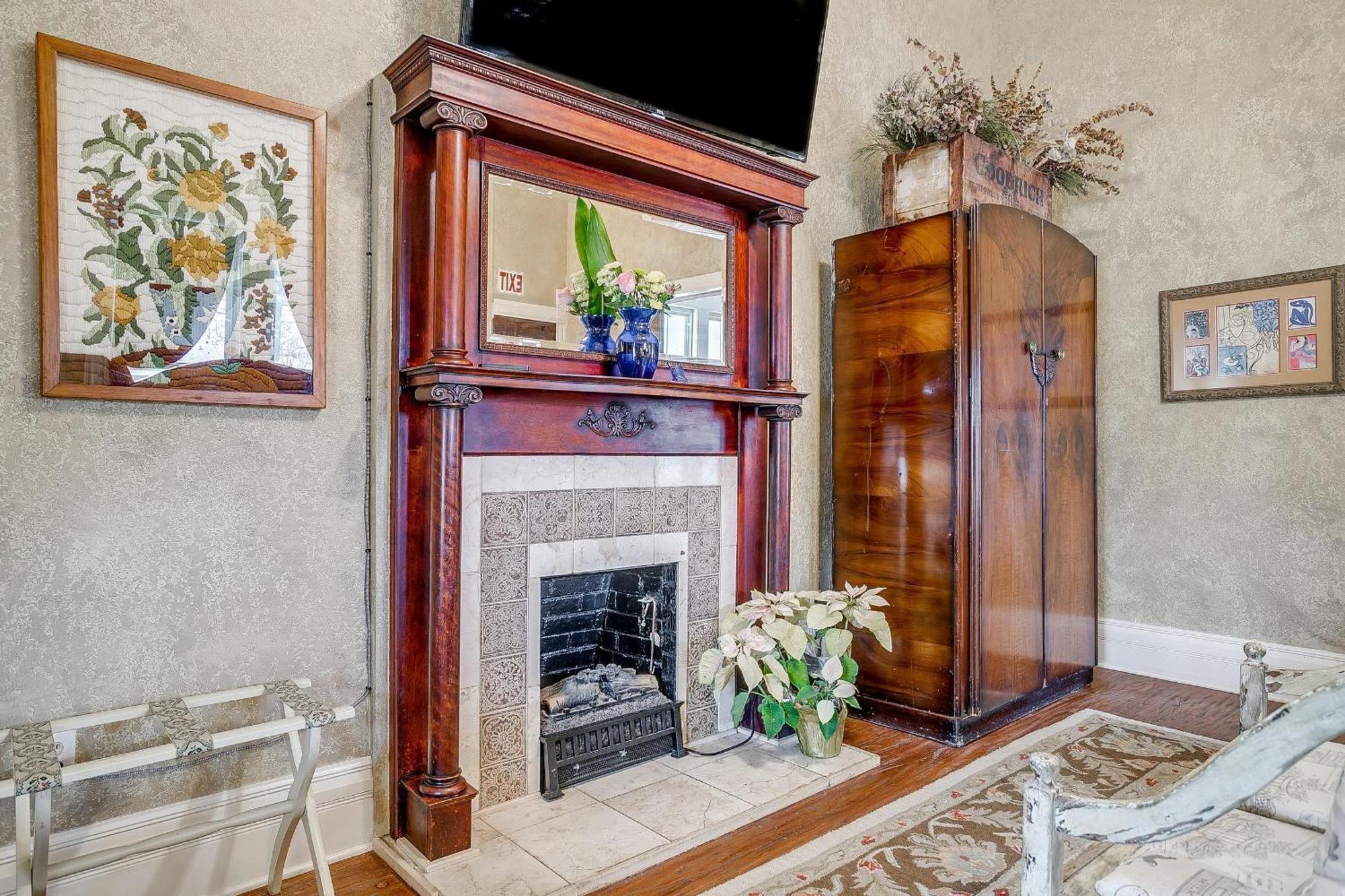 The Gallery House Boutique Hotel Стивенвилл Экстерьер фото
